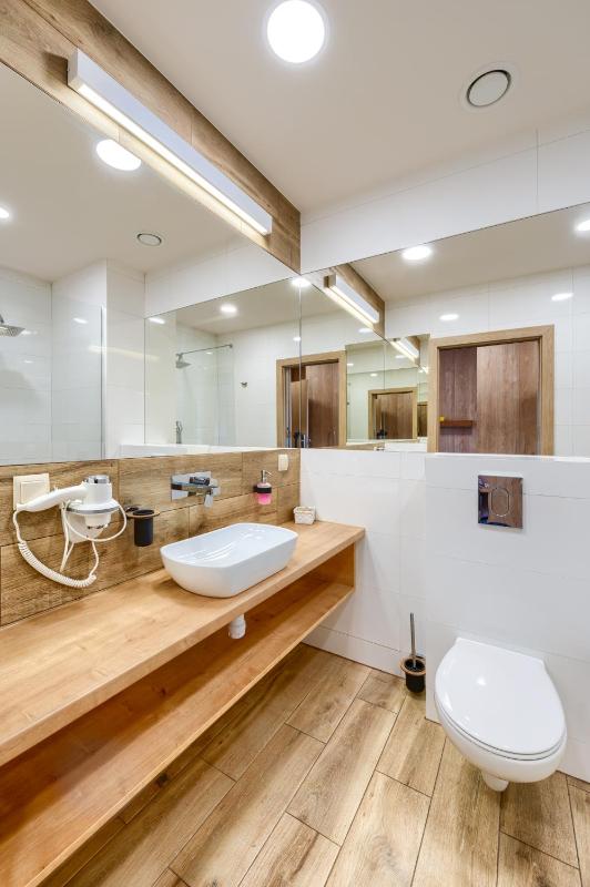 Twin Room with Balcony image 2