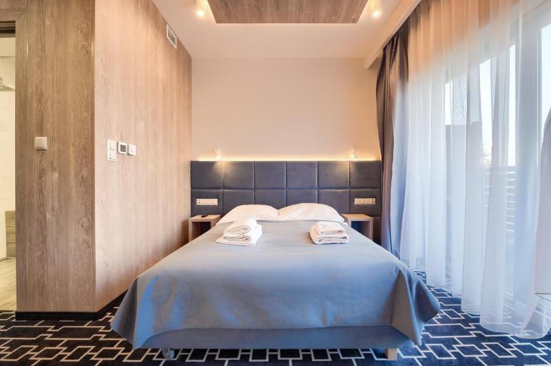 Deluxe Single Room with Balcony image 1
