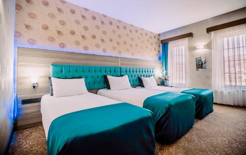 Standard Triple Room image 4