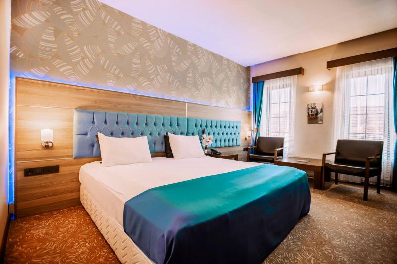 Standard Twin Room image 4