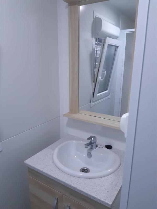 One-Bedroom Bungalow image 2