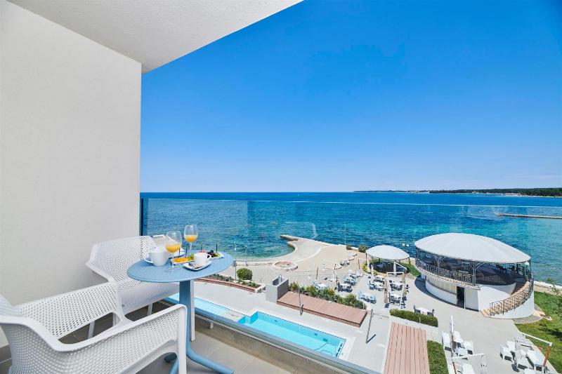 Premium Room with Balcony and Sea View image 1
