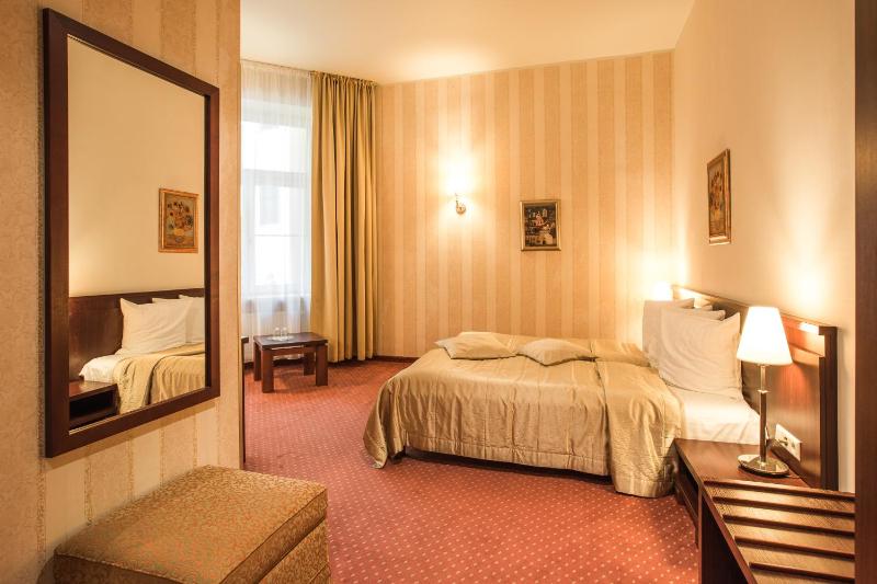 Double Room with Balcony image 2