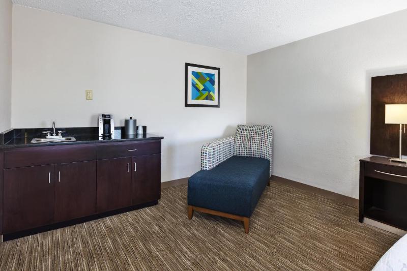 King Suite - Non-Smoking image 2