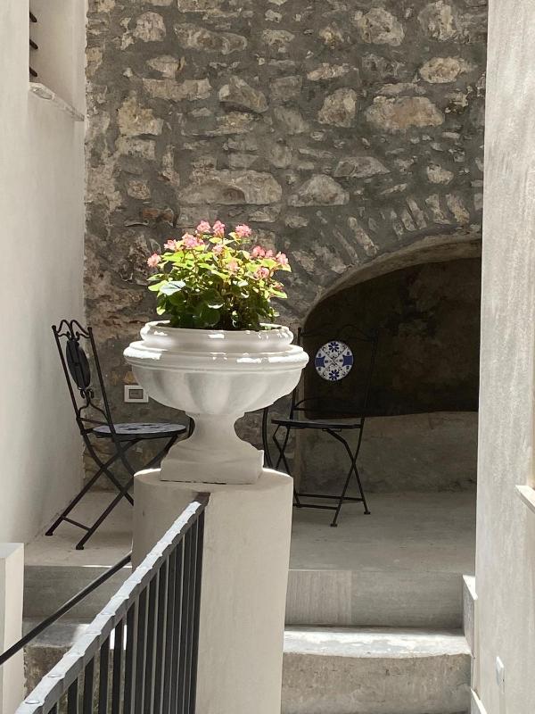 Patio1861 - A Sicilian deluxe apartment Images