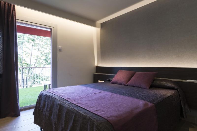 Deluxe Double or Twin Room with Terrace (2 Adults) image 1