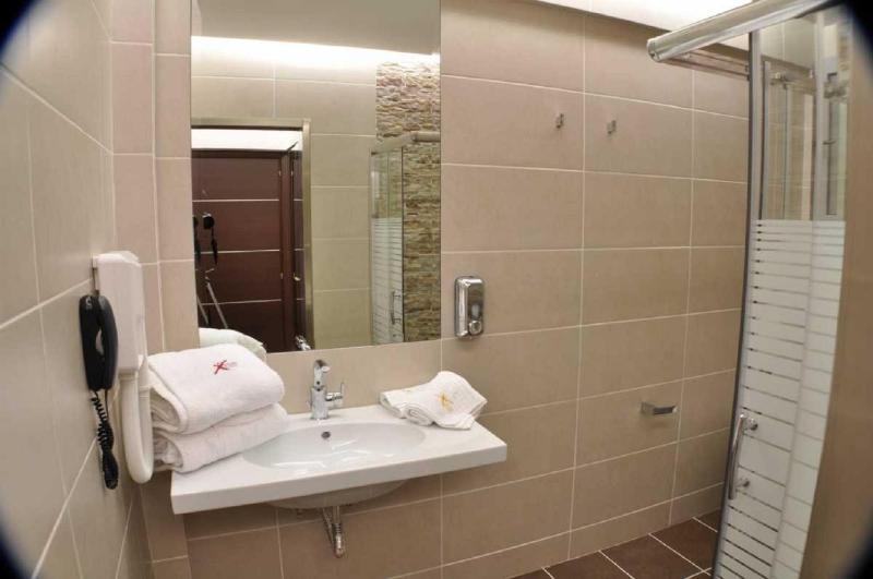 Double Room with Balcony image 2