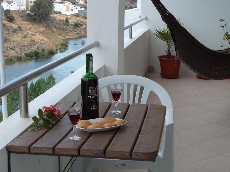 Double Room with Balcony and Sea View image 3