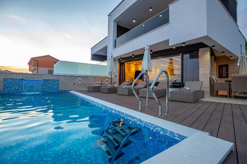 Villa Marassi with Heated Pool Hot Tub and Sauna - image 41