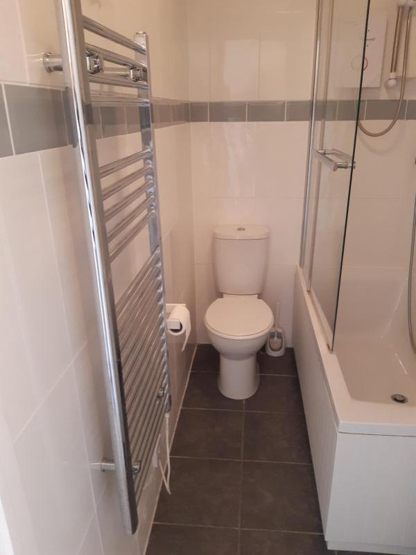 Twin Room with Private Bathroom image 4