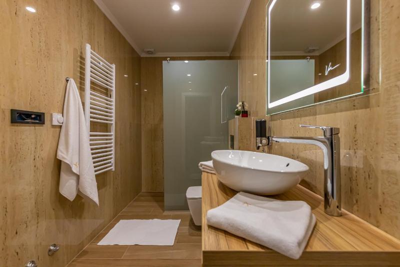 Villa Marassi with Heated Pool Hot Tub and Sauna - image 4