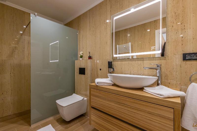 Villa Marassi with Heated Pool Hot Tub and Sauna - image 26