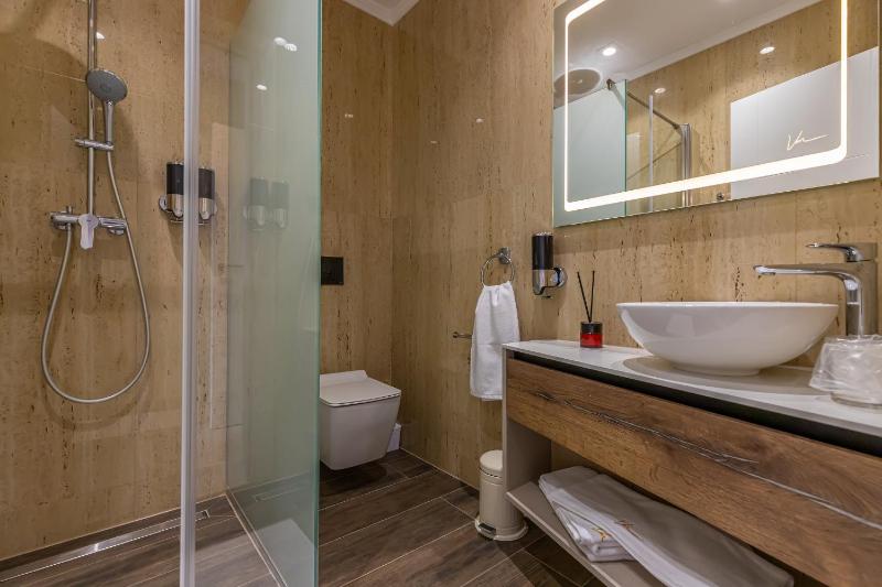 Villa Marassi with Heated Pool Hot Tub and Sauna - image 38
