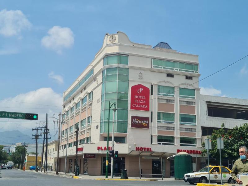 Hotel Plaza Calzada - image 1
