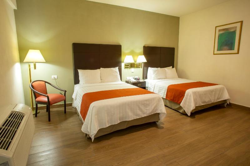 Hotel Plaza Calzada - image 35