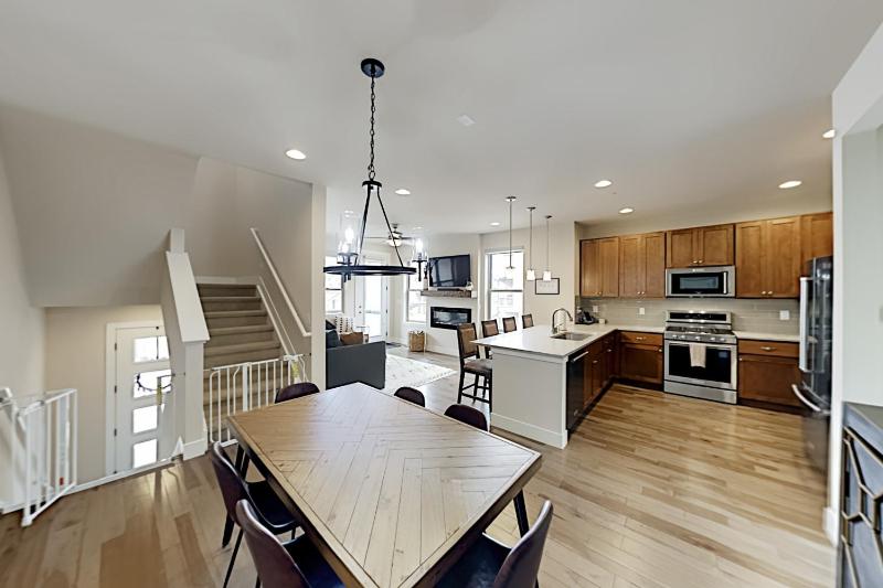 Three-Bedroom Townhouse image 3