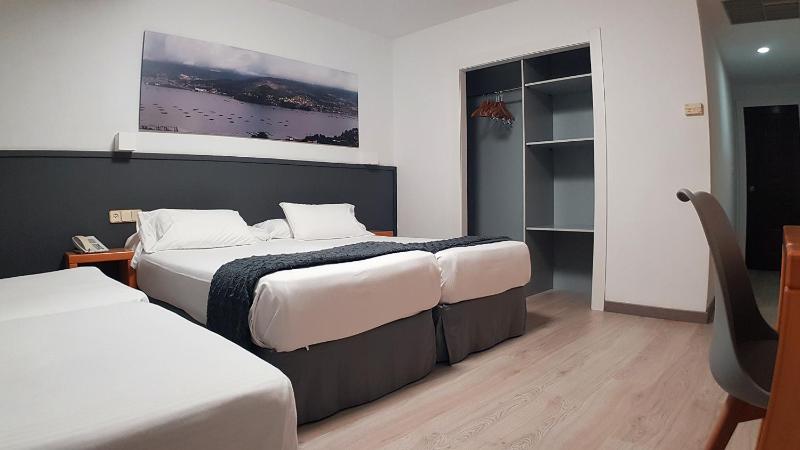 Double or Twin Room image 4