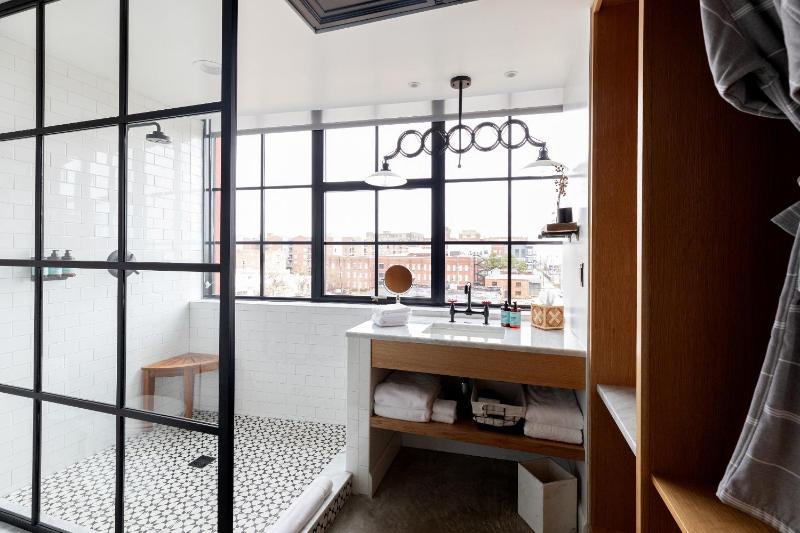 Large Double Room image 3