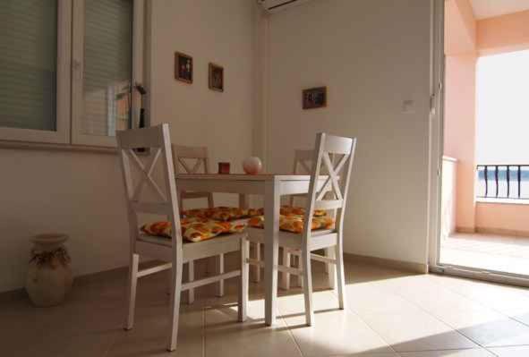 Apartment 1 image 3