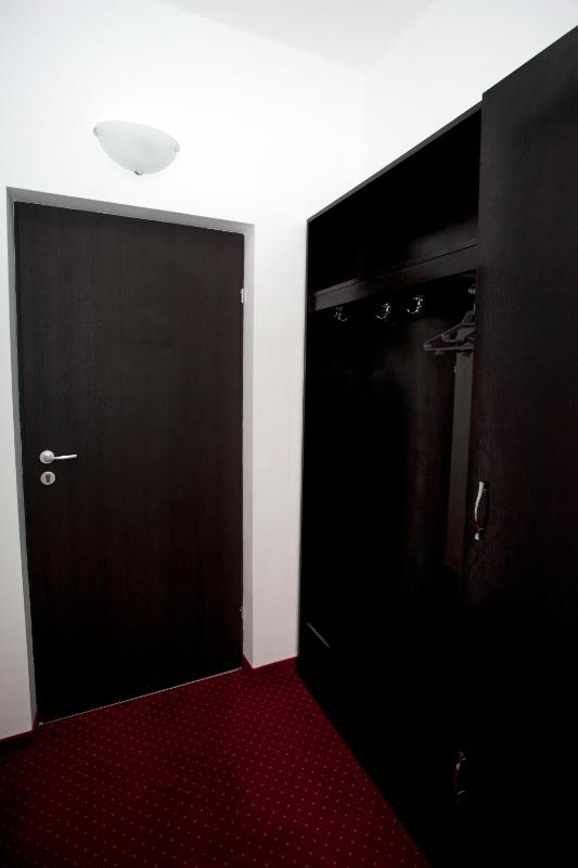 Comfort Twin Room image 3