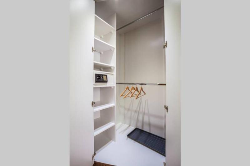 Luxury Air-conditioned Family Apartment Špitálska Old Town - image 8