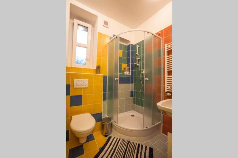 Luxury Air-conditioned Family Apartment Špitálska Old Town - image 9