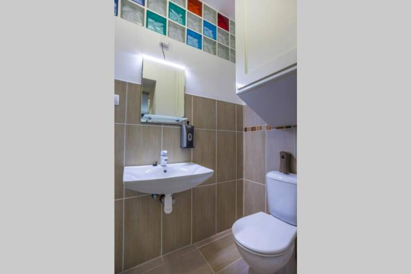 Luxury Air-conditioned Family Apartment Špitálska Old Town - image 10