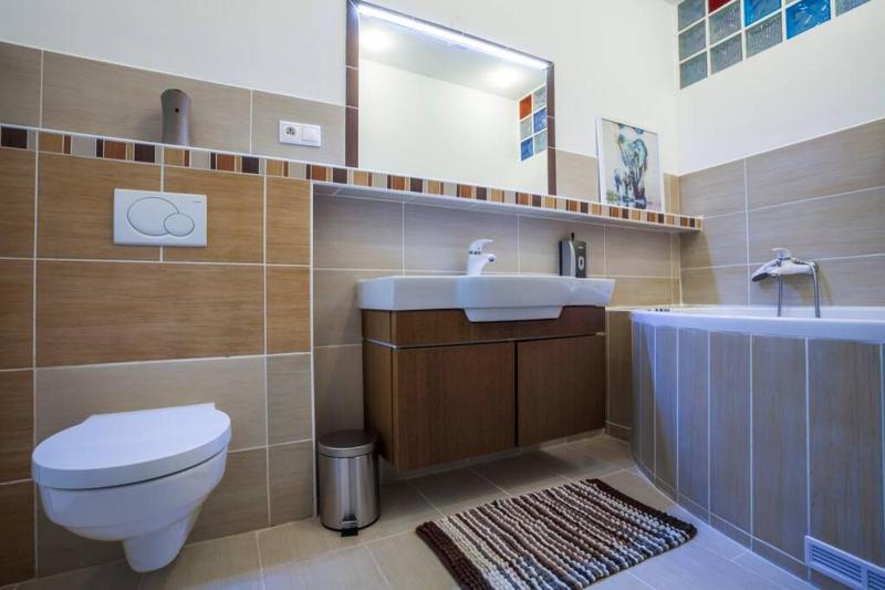 Luxury Air-conditioned Family Apartment Špitálska Old Town - image 15