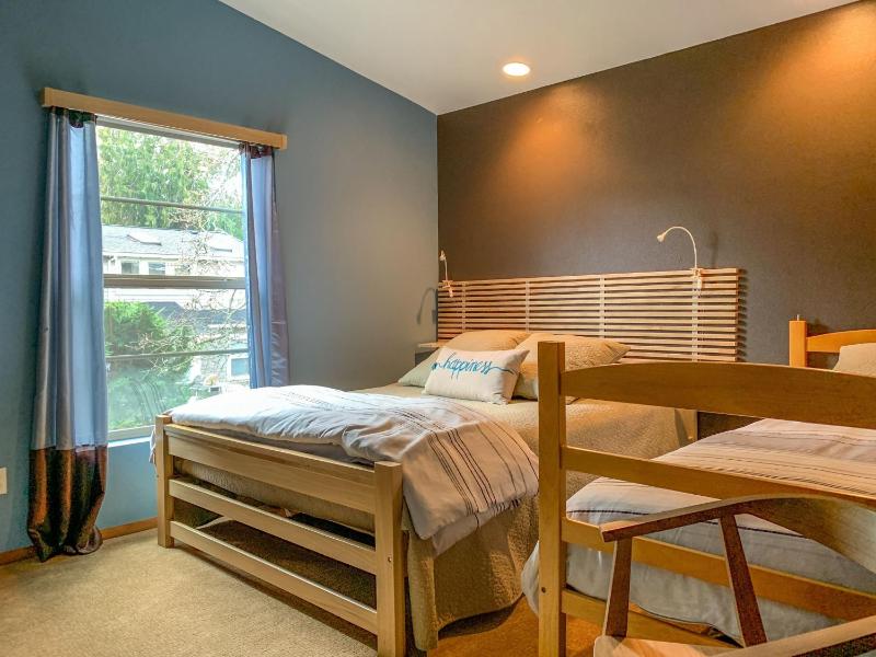 Three-Bedroom House image 4