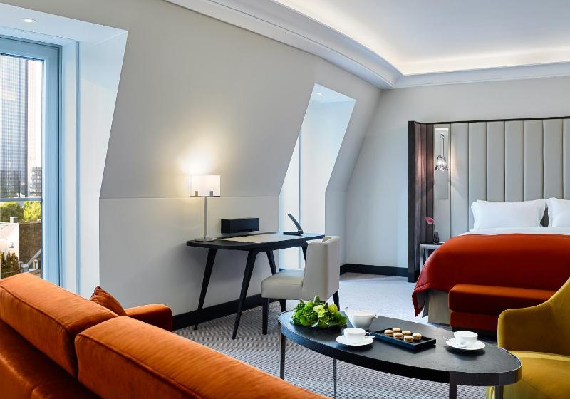 Junior King Suite - Non-Smoking image 4