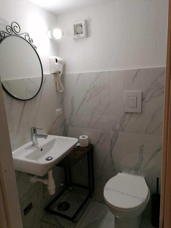 Residence Appartamenti Santa Teresa a Chiaia - image 16