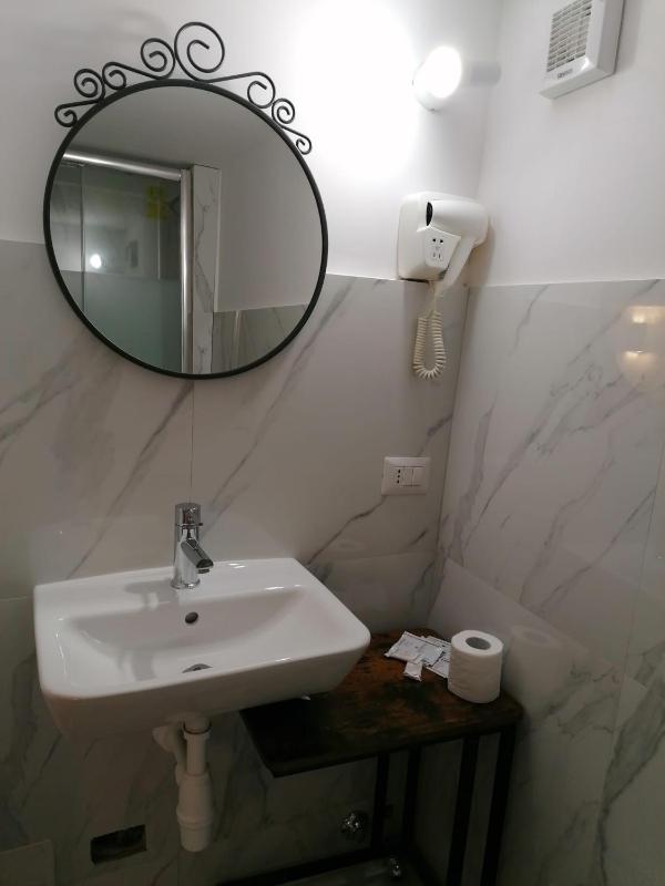 Residence Appartamenti Santa Teresa a Chiaia - image 12