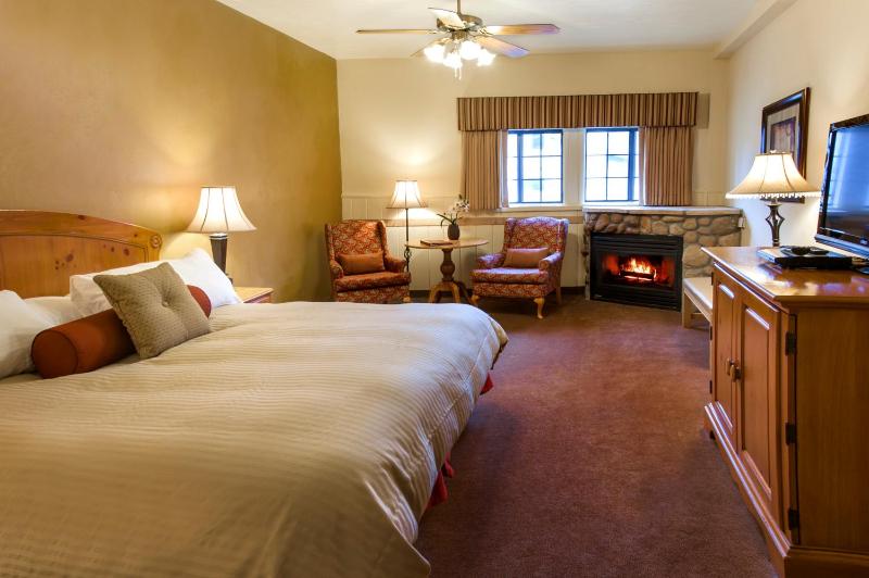 King Room with Fireplace  image 4
