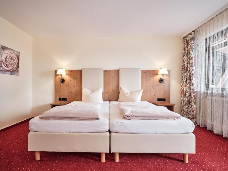 Junior Suite with Balcony image 1