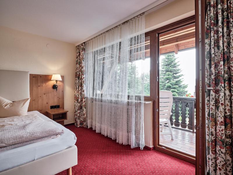 Junior Suite with Balcony image 4