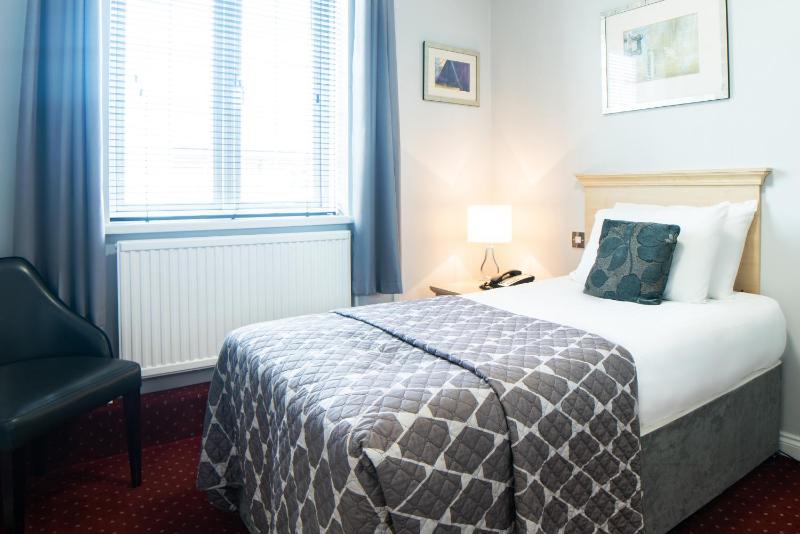 Standard Single Room image 3