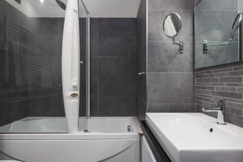 Executive Double Room image 3