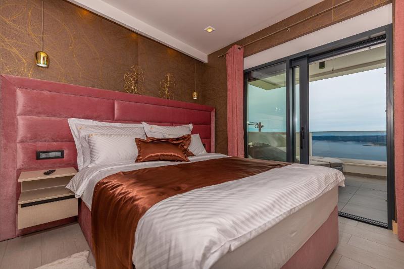Villa Marassi with Heated Pool Hot Tub and Sauna - image 19
