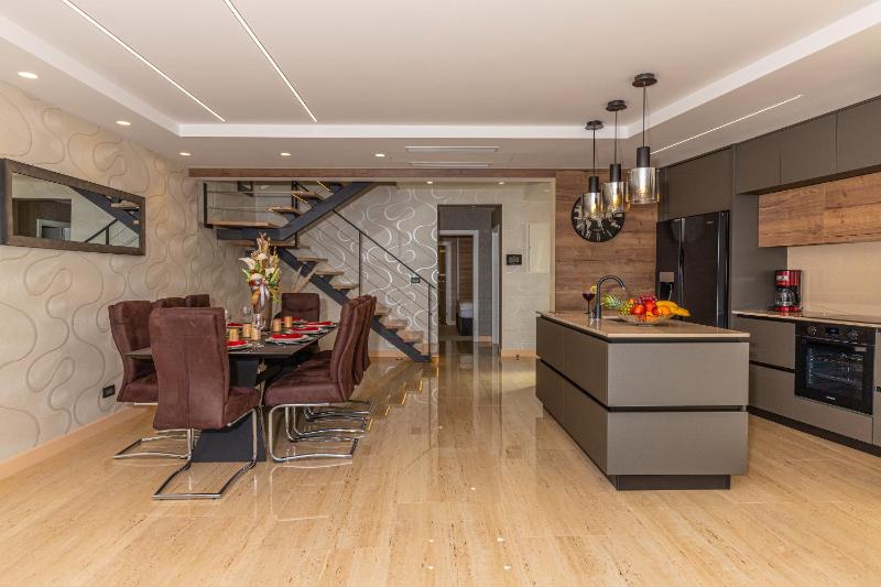 Villa Marassi with Heated Pool Hot Tub and Sauna - image 5