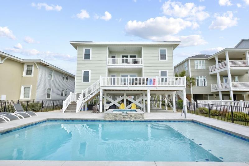 Eight-Bedroom House image 2