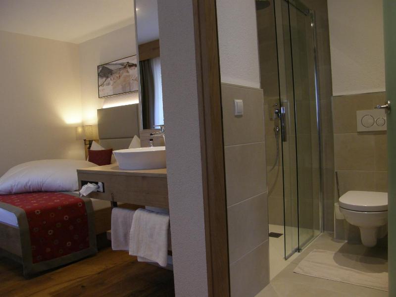 Triple Room with Balcony image 3
