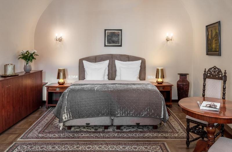 Deluxe Double Room image 4