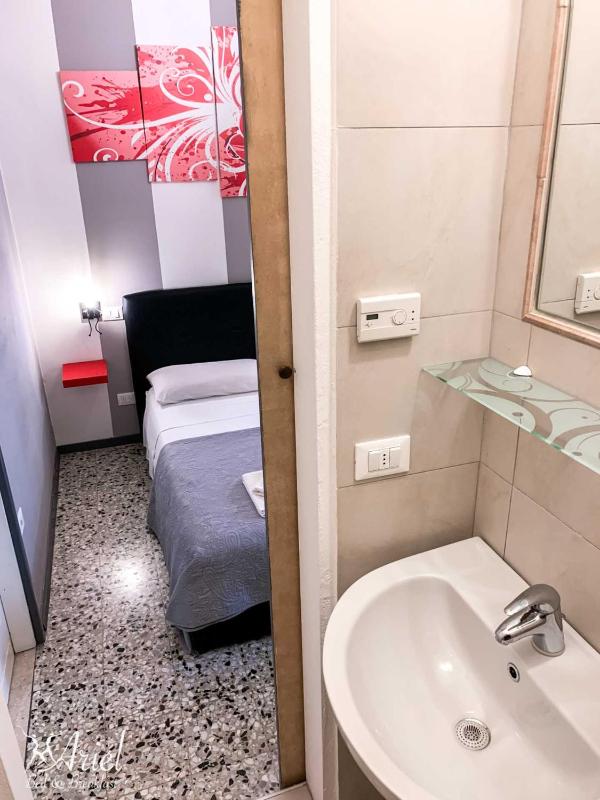 Small Double Room image 3