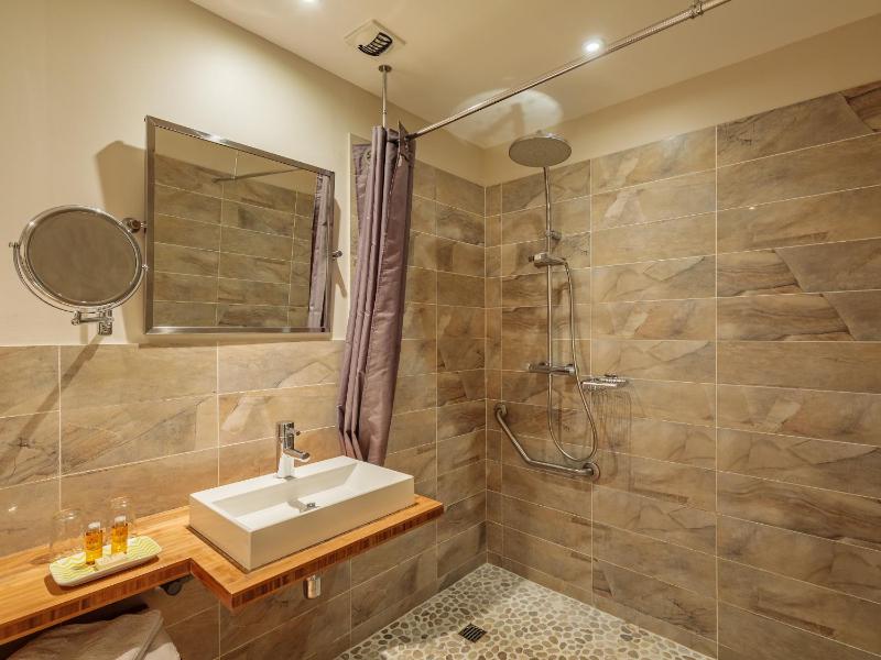 Standard Double Room image 2