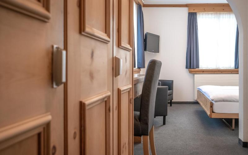 Single Room with French Bed image 1