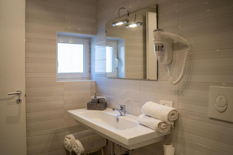 Double or Twin Room image 2