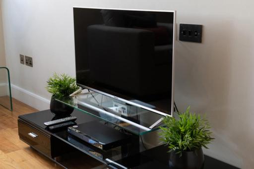 One-Bedroom Apartment image 4