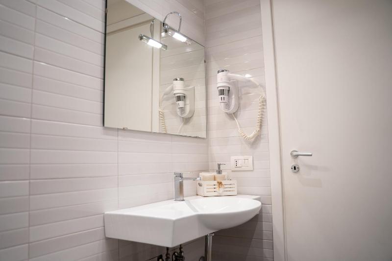 Double Room with Private Bathroom image 4