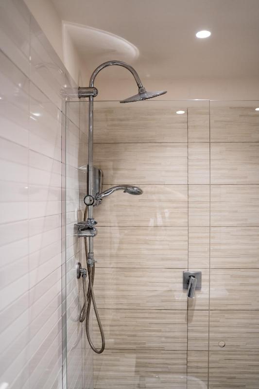Double Room with Private Bathroom image 2