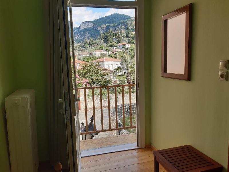 Small Single Room image 4